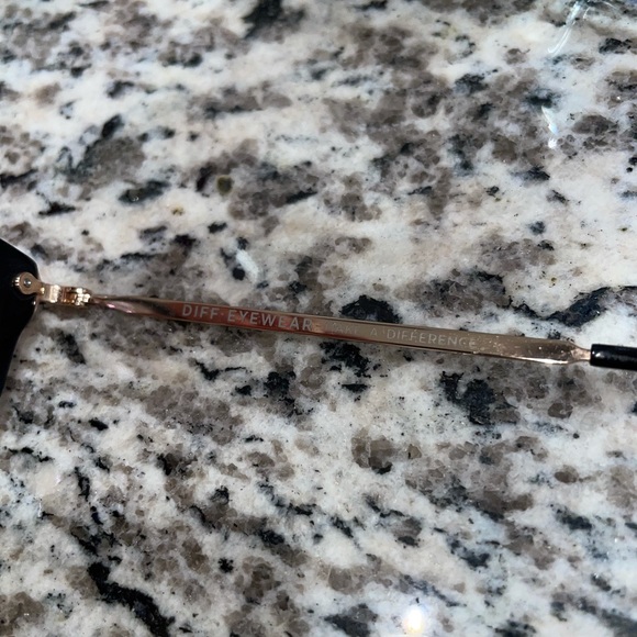 DIFF glasses with prescription - Picture 4 of 6